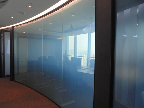调光玻璃应用于办公隔断